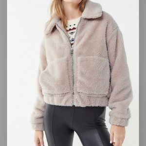 UO Cropped Teddy Jacket in Light Grey